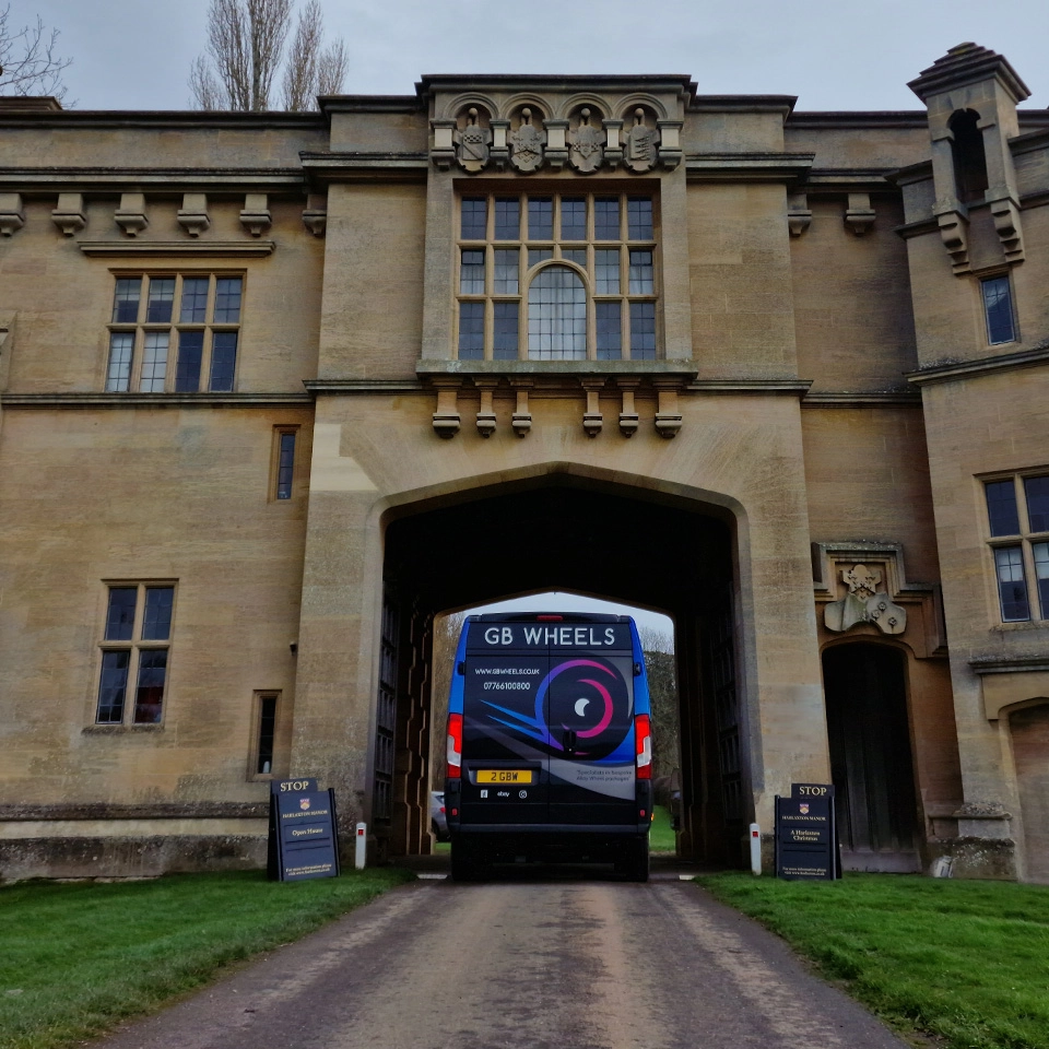GB Wheels van under the Porsche arch